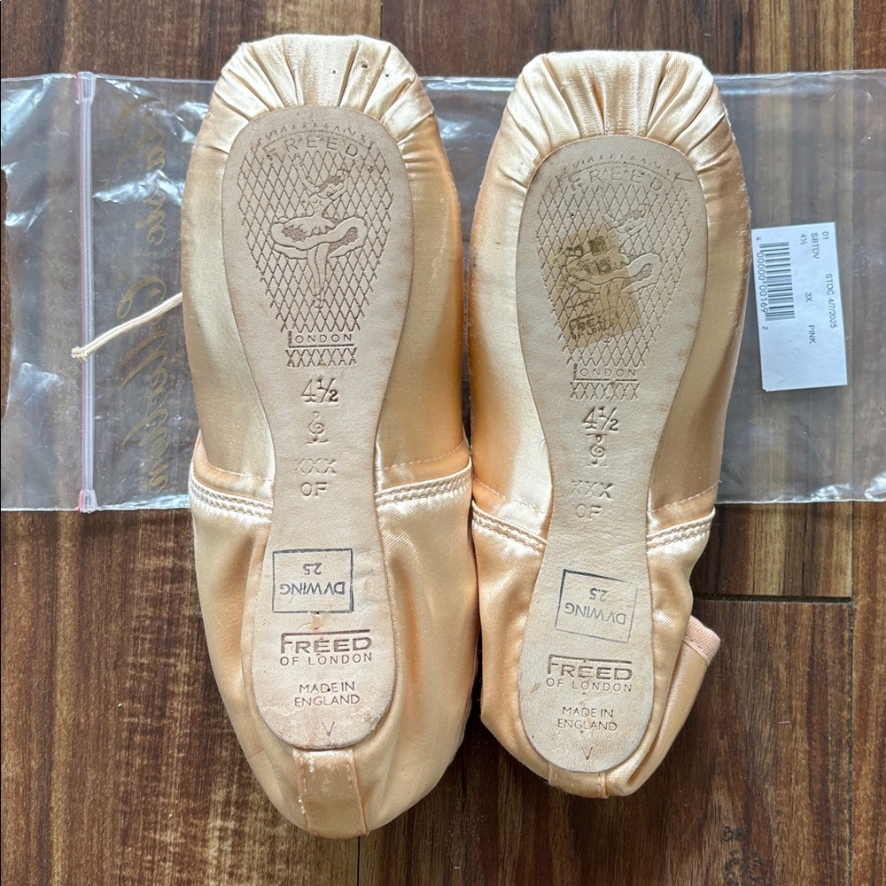 Freed BRAND NEW Ballet Pointe Shoes 4.5 XXX DV Clef maker